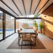 Interior y exterior unidos por la naturaleza